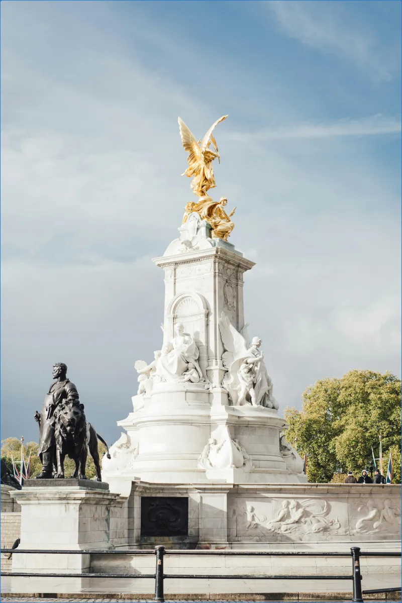 Buckingham Palace: A Regal Icon of British Heritage