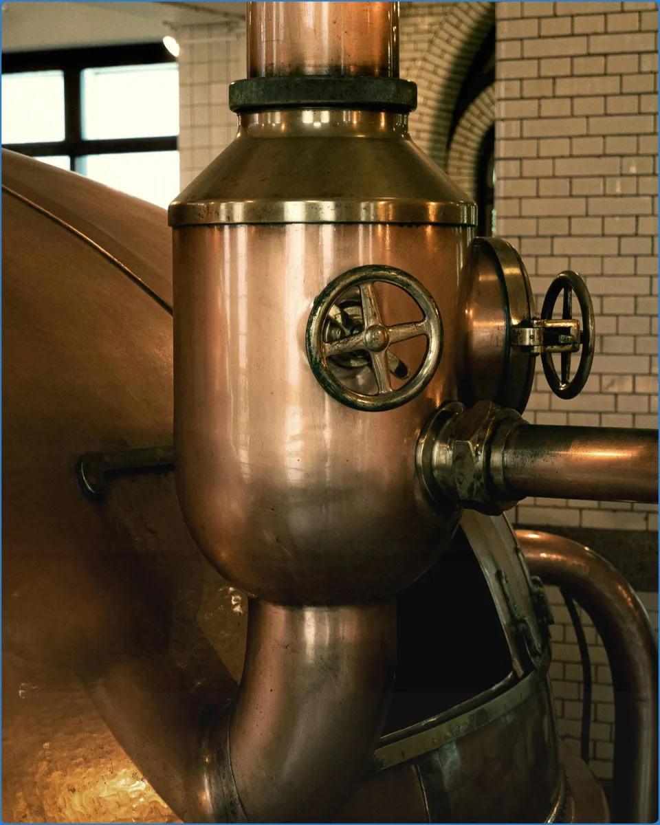 Copper brewing equipment with valves