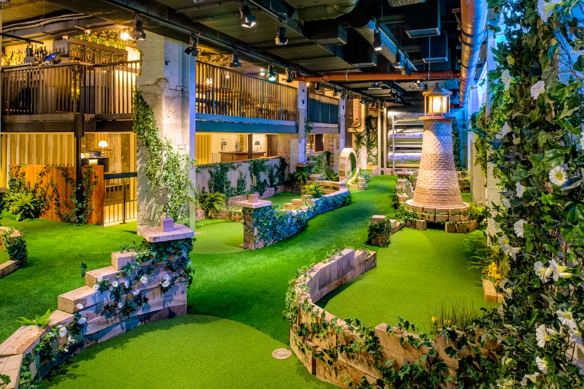 Swingers - City: Crazy Golf in the Heart of London